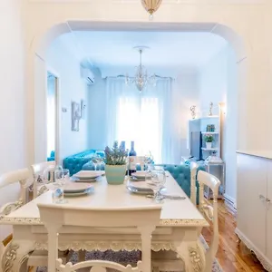 https://acropolis-deluxe-aptmust.hotels-of-thessaloniki.com